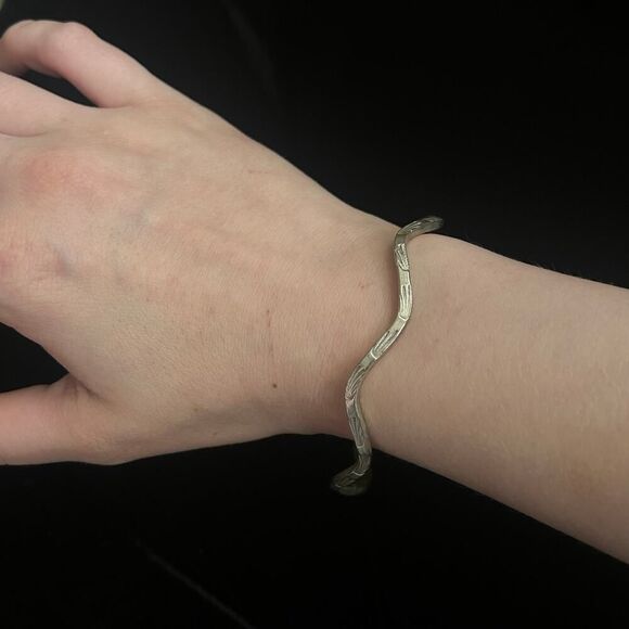Vintage Marked 925 Sterling Wave Design Bangle Wavy Bracelet 9in-26g - Picture 2 of 6